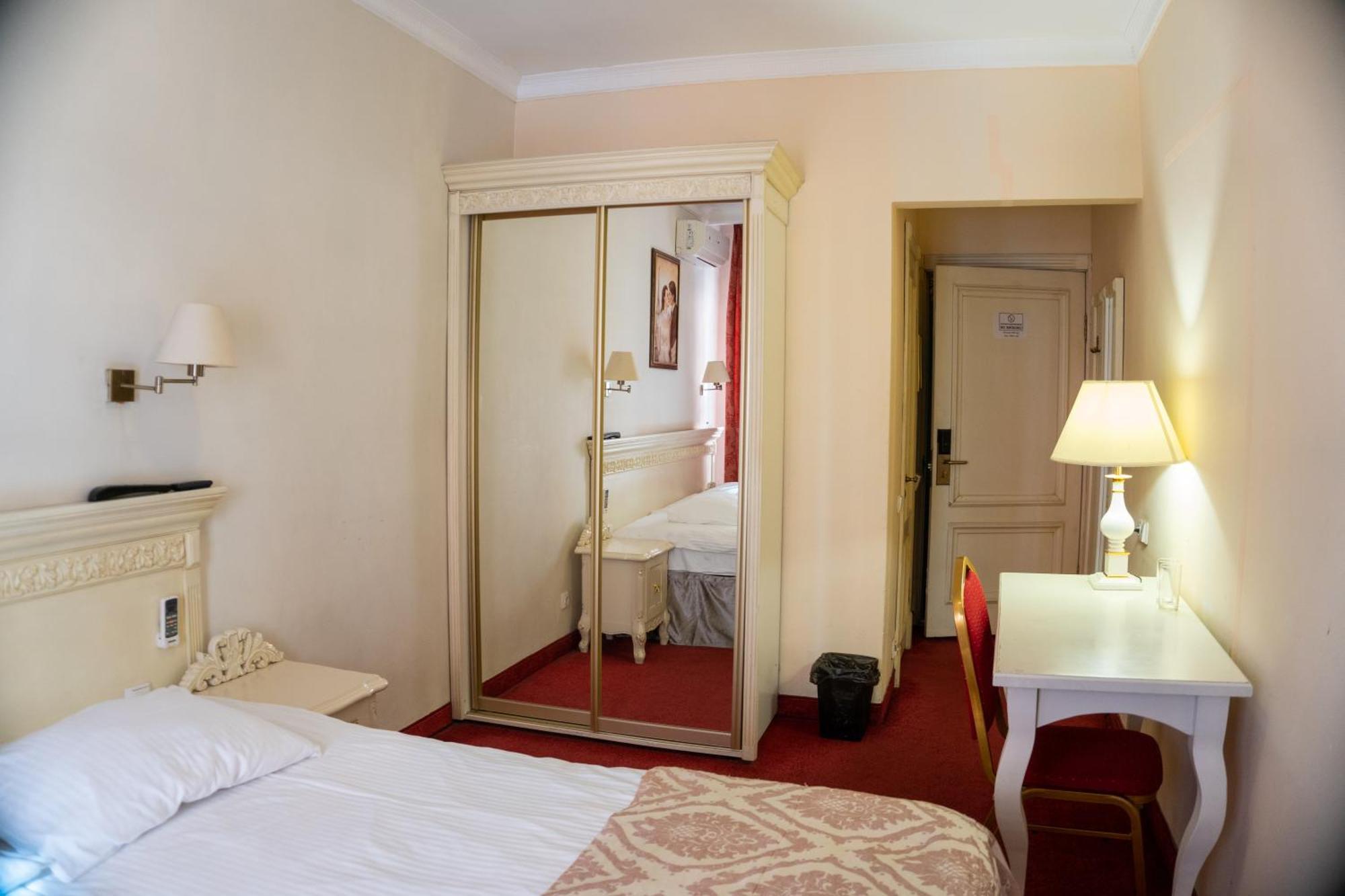 Royal City Hotel Kiev Exterior foto