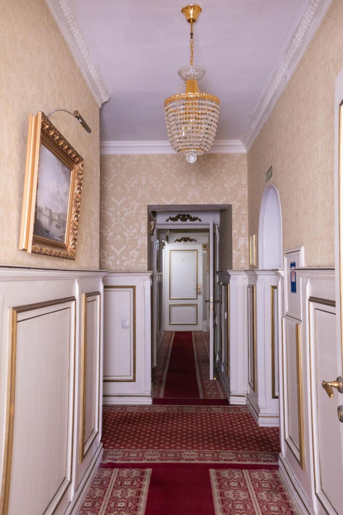Royal City Hotel Kiev Exterior foto