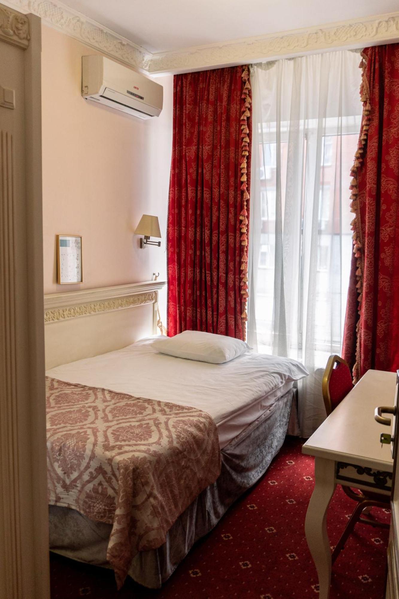 Royal City Hotel Kiev Exterior foto