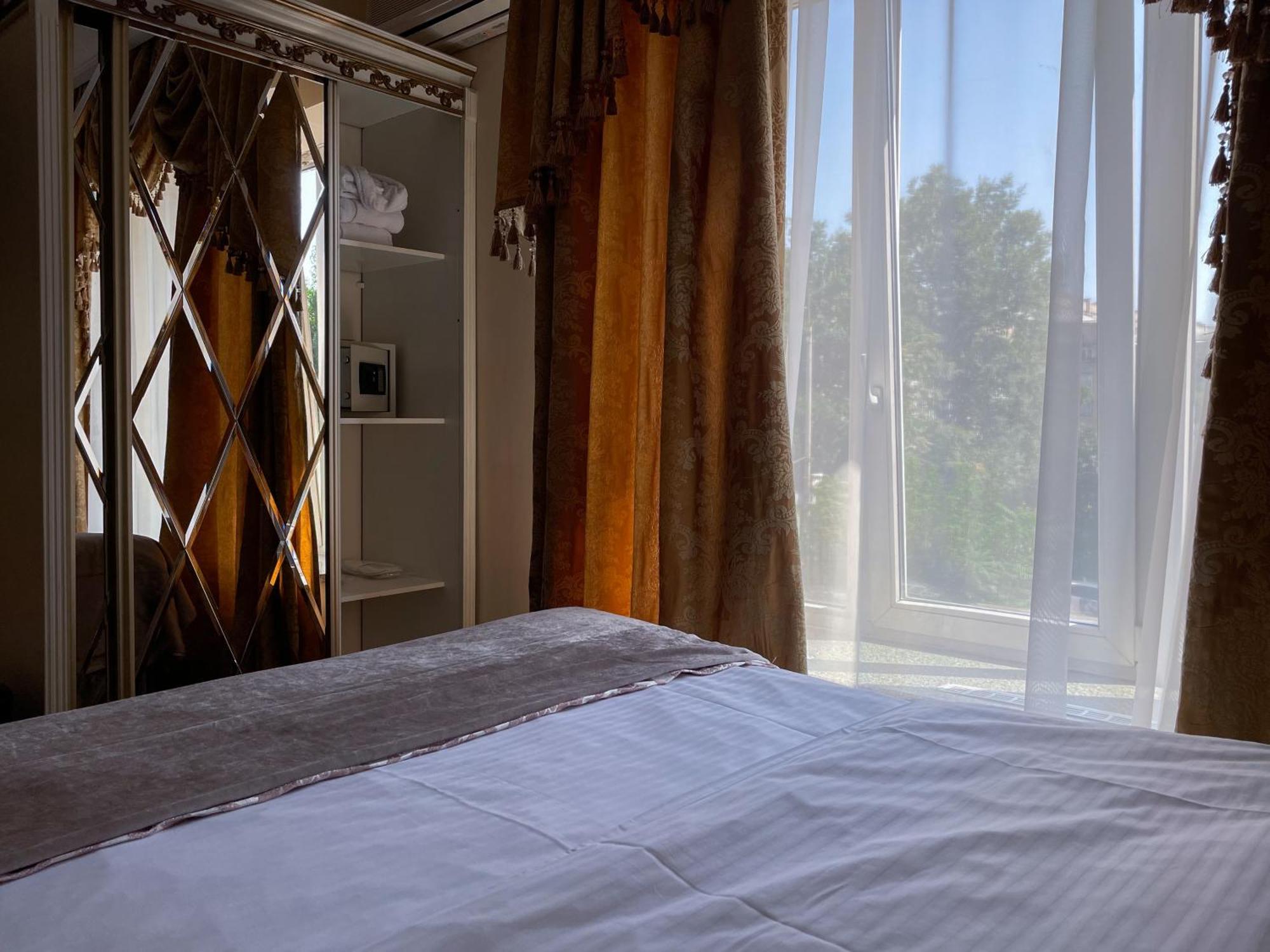 Royal City Hotel Kiev Exterior foto