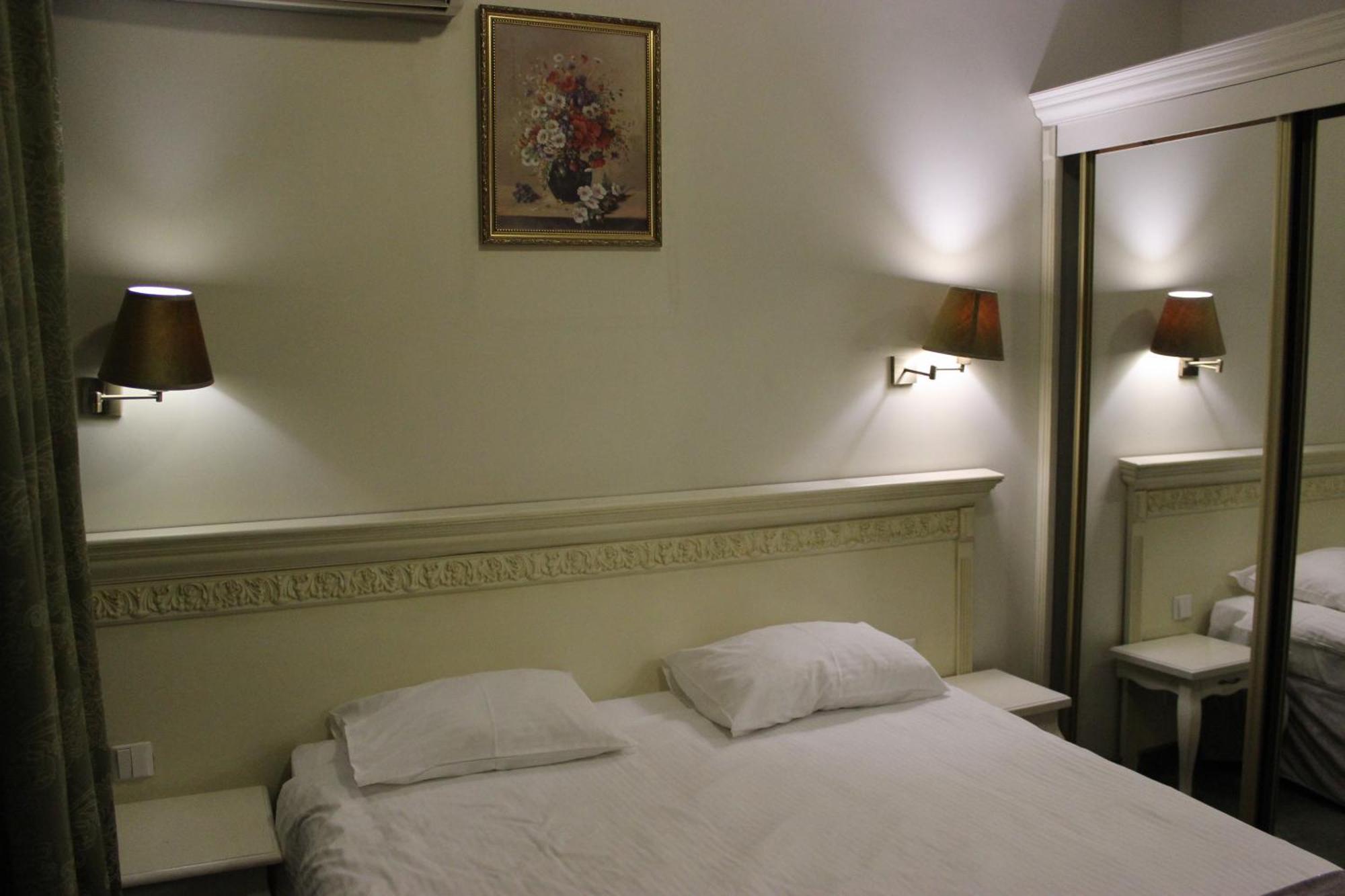 Royal City Hotel Kiev Habitación foto