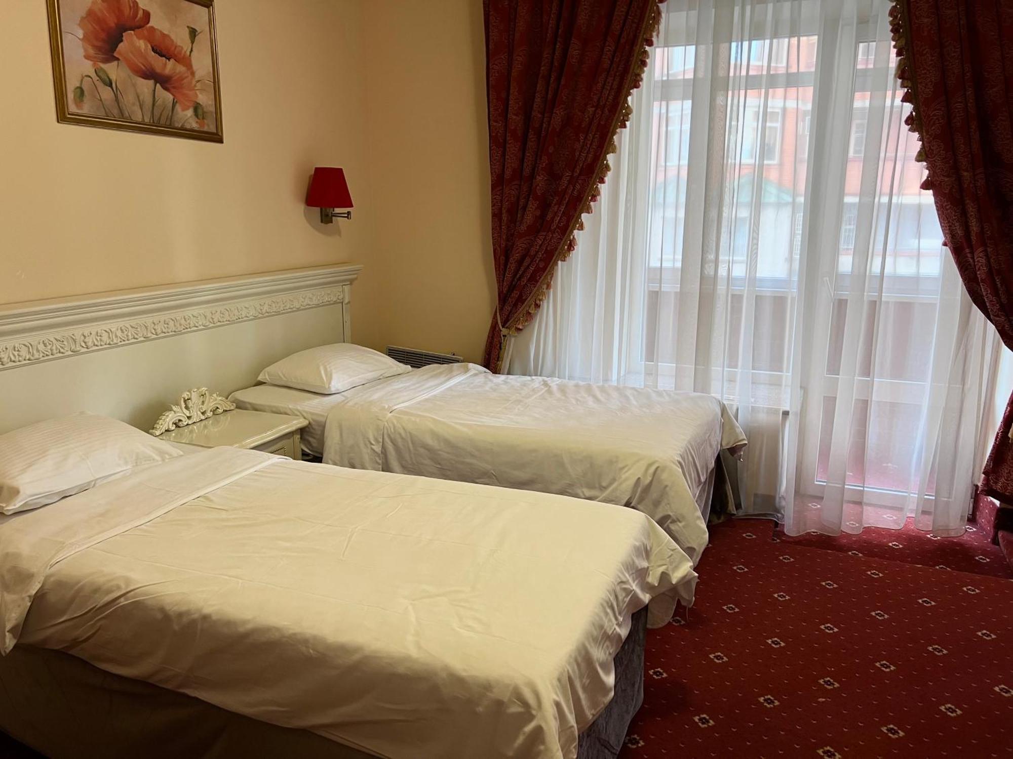 Royal City Hotel Kiev Habitación foto